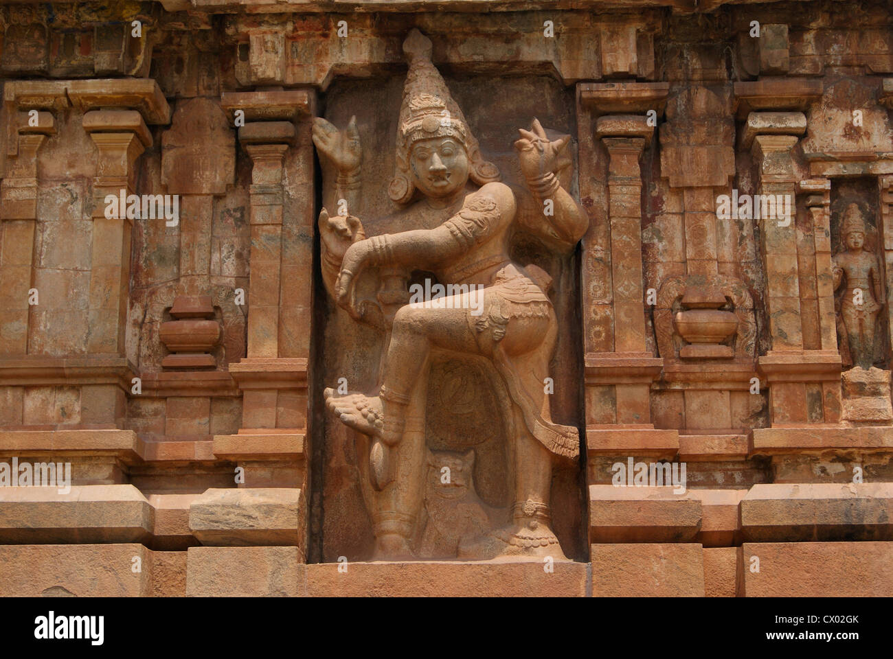 Alten hinduistischen Bauplastik funktioniert geschnitzten in großen Steinen in Thanjavur Brihadeeswara Temple.Tanjore Tempel UNESCO-Stätten Stockfoto
