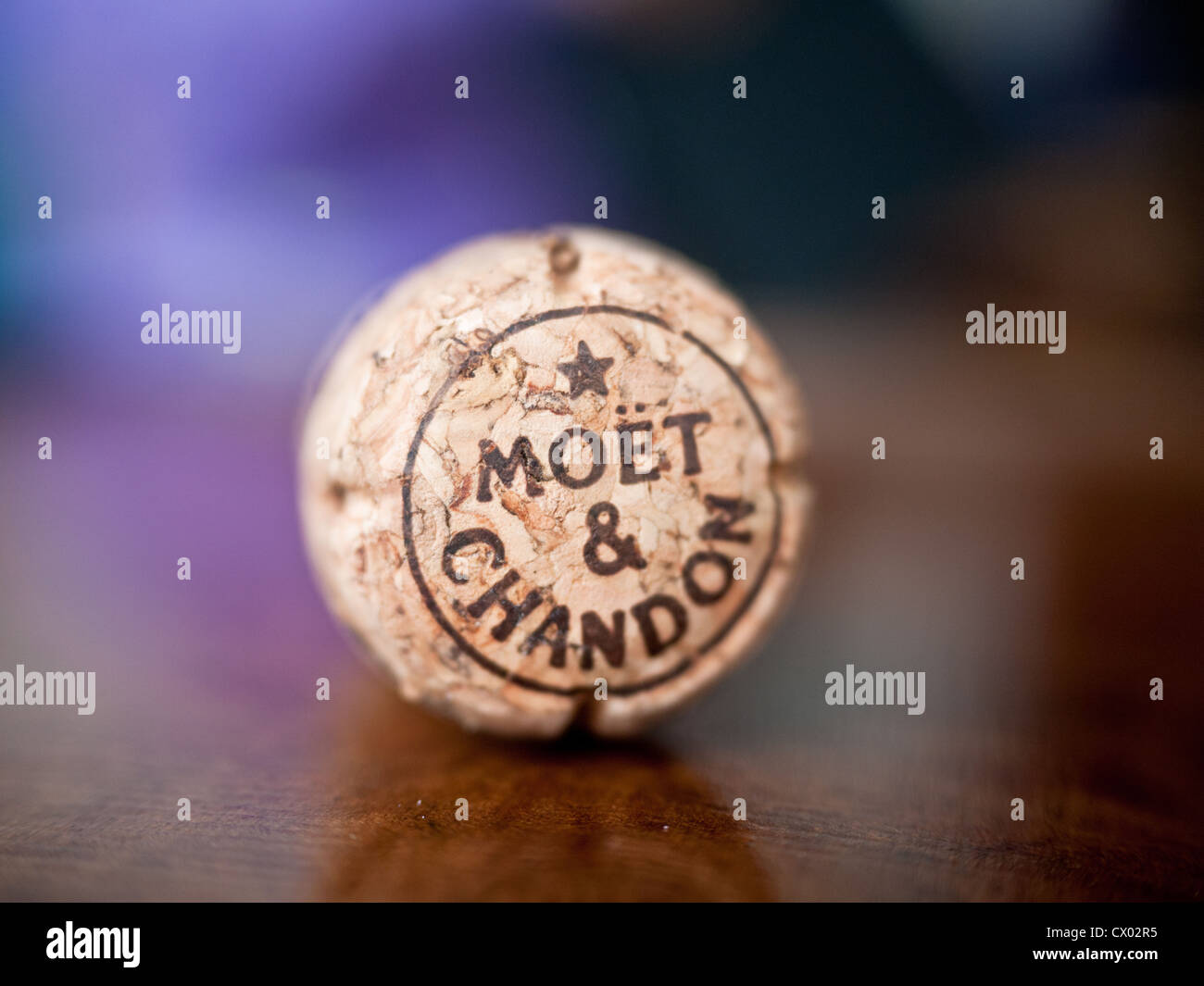 Nahaufnahme Makro von Moet & Chandon Champagne Cork auf unscharfen Hintergrund Stockfoto