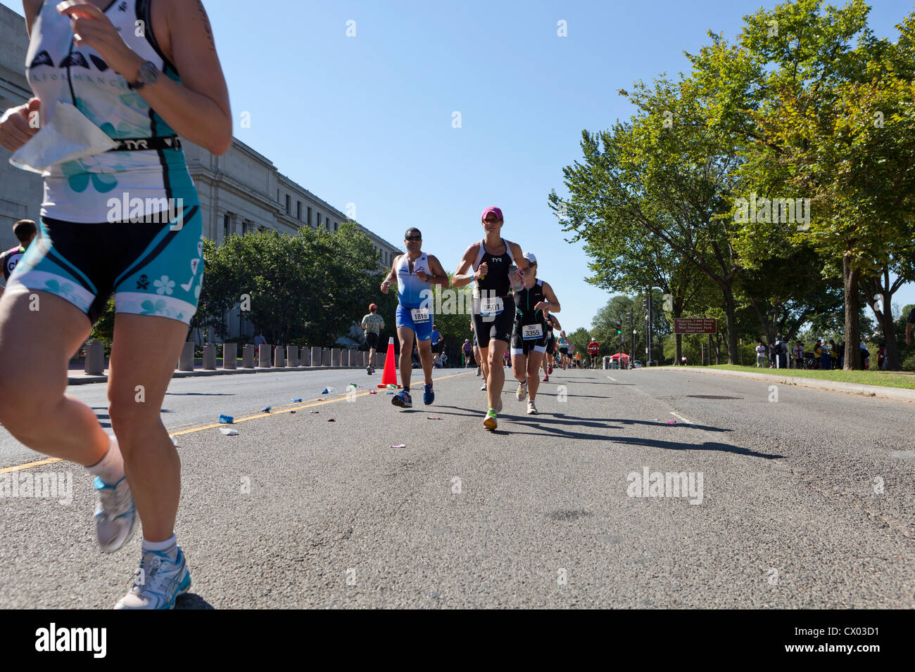 Menschen in einen Marathon laufen Stockfoto