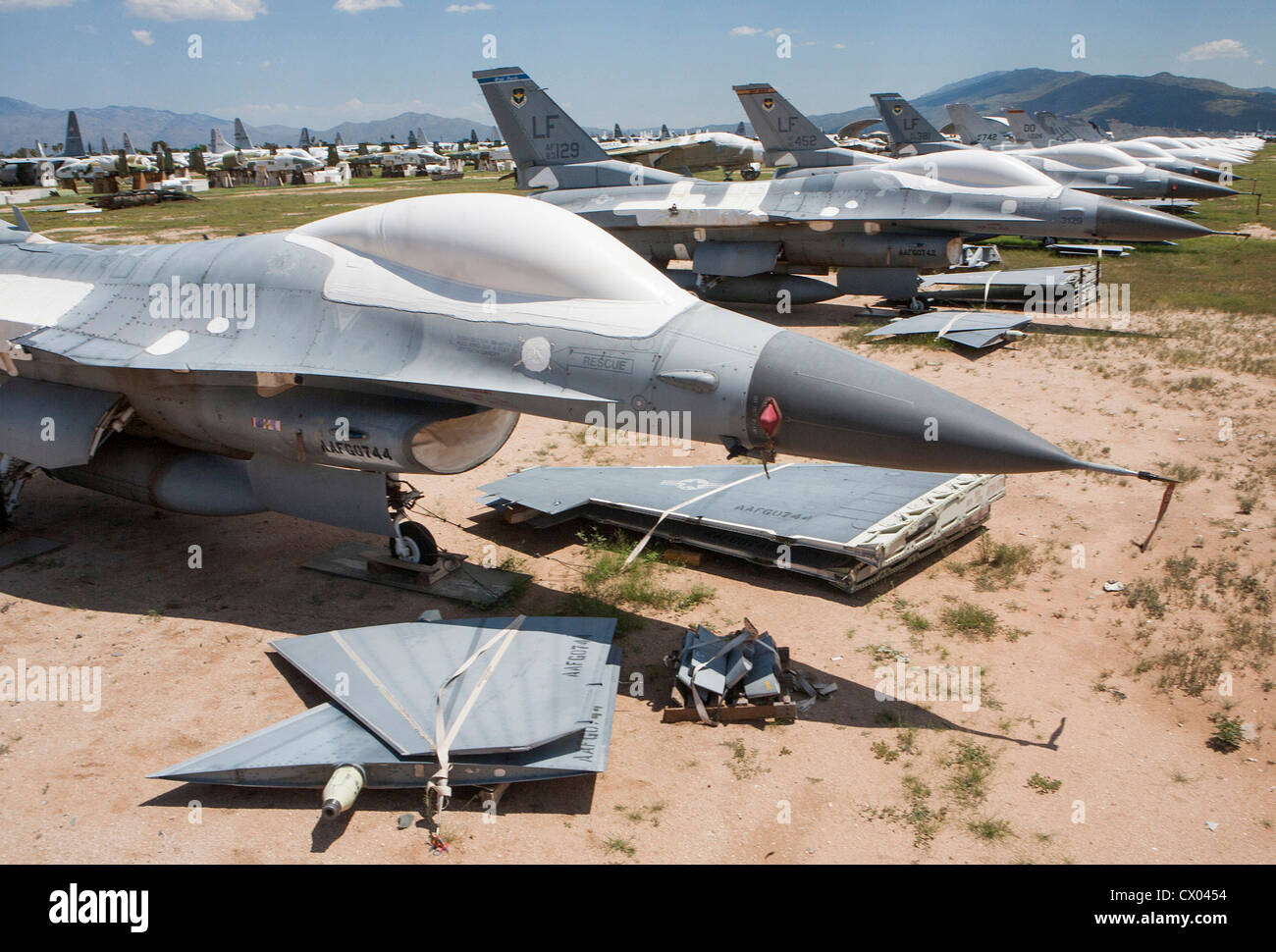 F-16 Fighting Falcon Flugzeuge in der Lagerung bei der 309. Aerospace Maintenance and Regeneration Group an Davis-Monthan AFB. Stockfoto