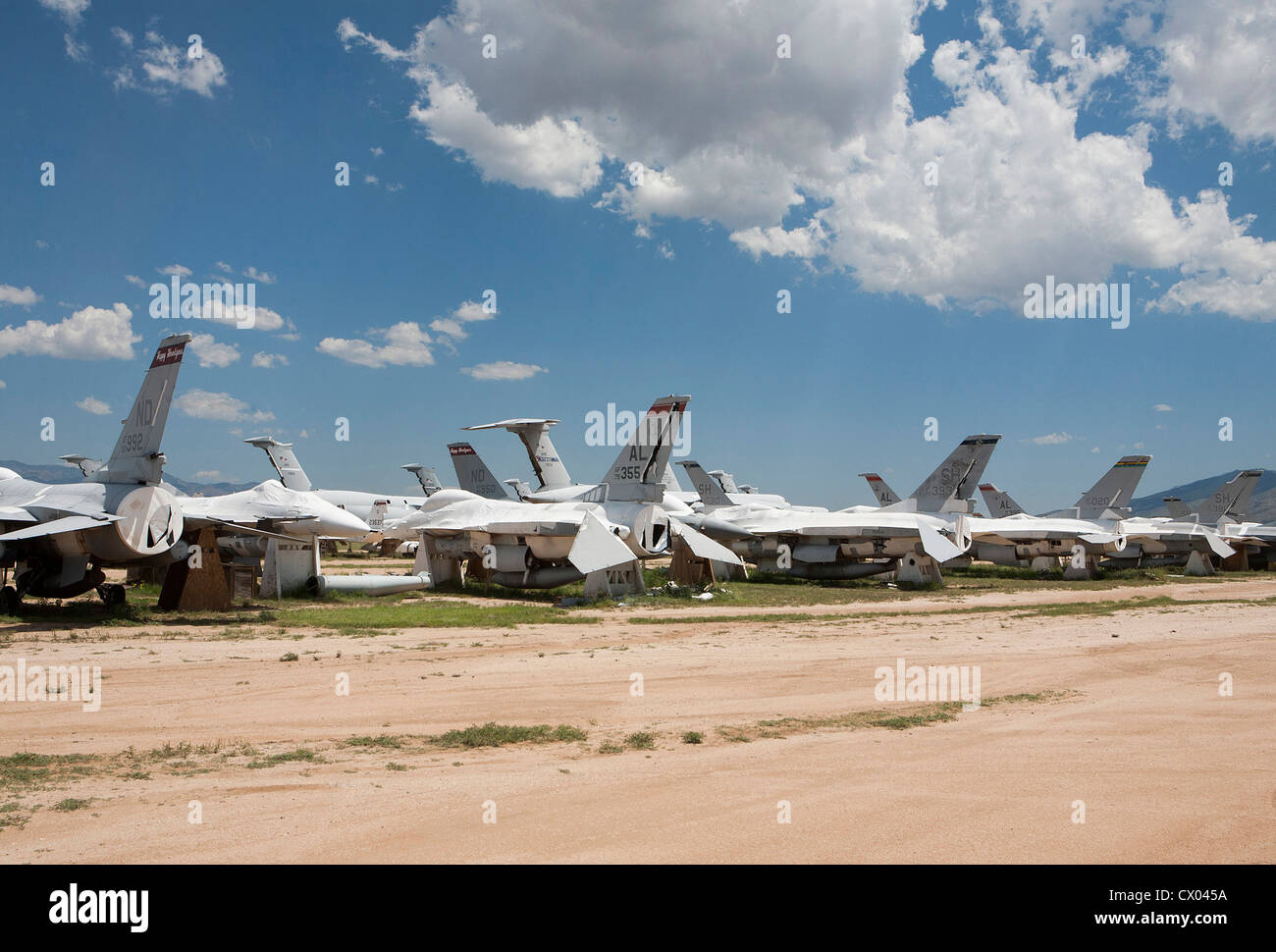 F-16 Fighting Falcon Flugzeuge in der Lagerung bei der 309. Aerospace Maintenance and Regeneration Group an Davis-Monthan AFB. Stockfoto