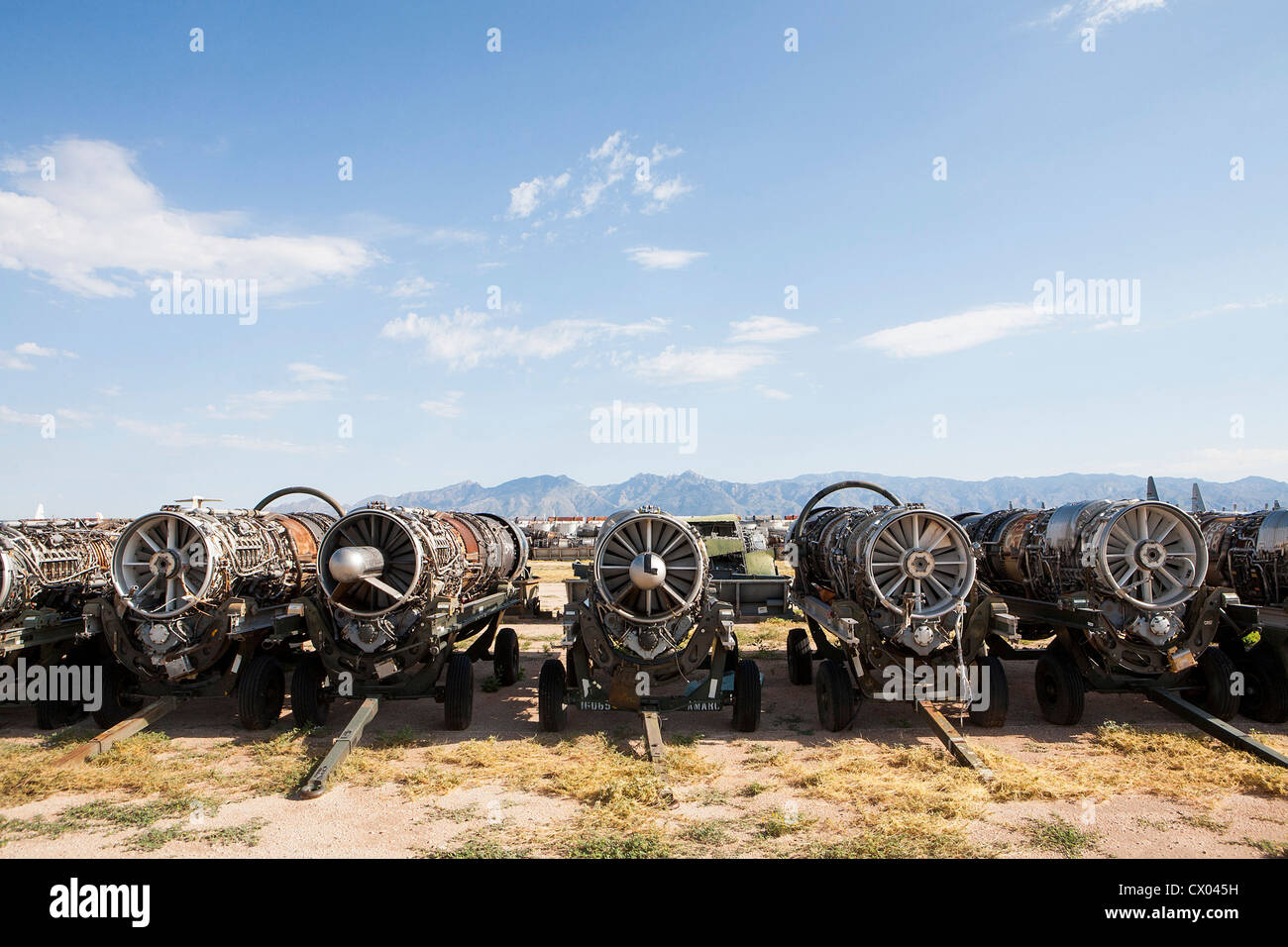 Überschüssige Düsentriebwerke der Lagerung bei der 309. Aerospace Maintenance and Regeneration Group in Davis-Monthan Air Force Base. Stockfoto