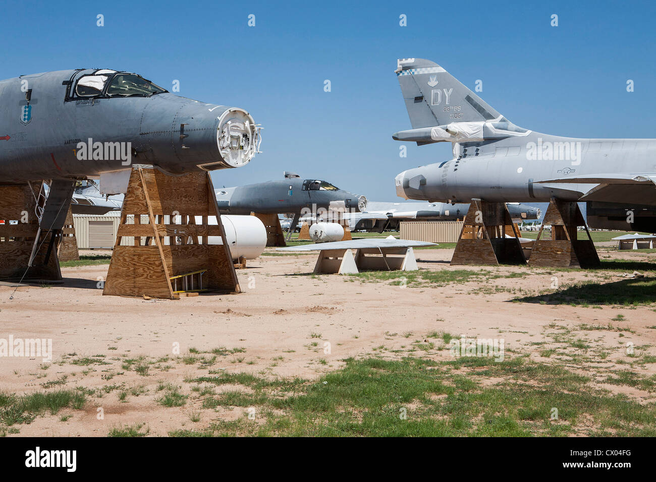B-1 Lancer Flugzeuge in der Lagerung bei der 309. Aerospace Maintenance and Regeneration Group in Davis-Monthan Air Force Base. Stockfoto