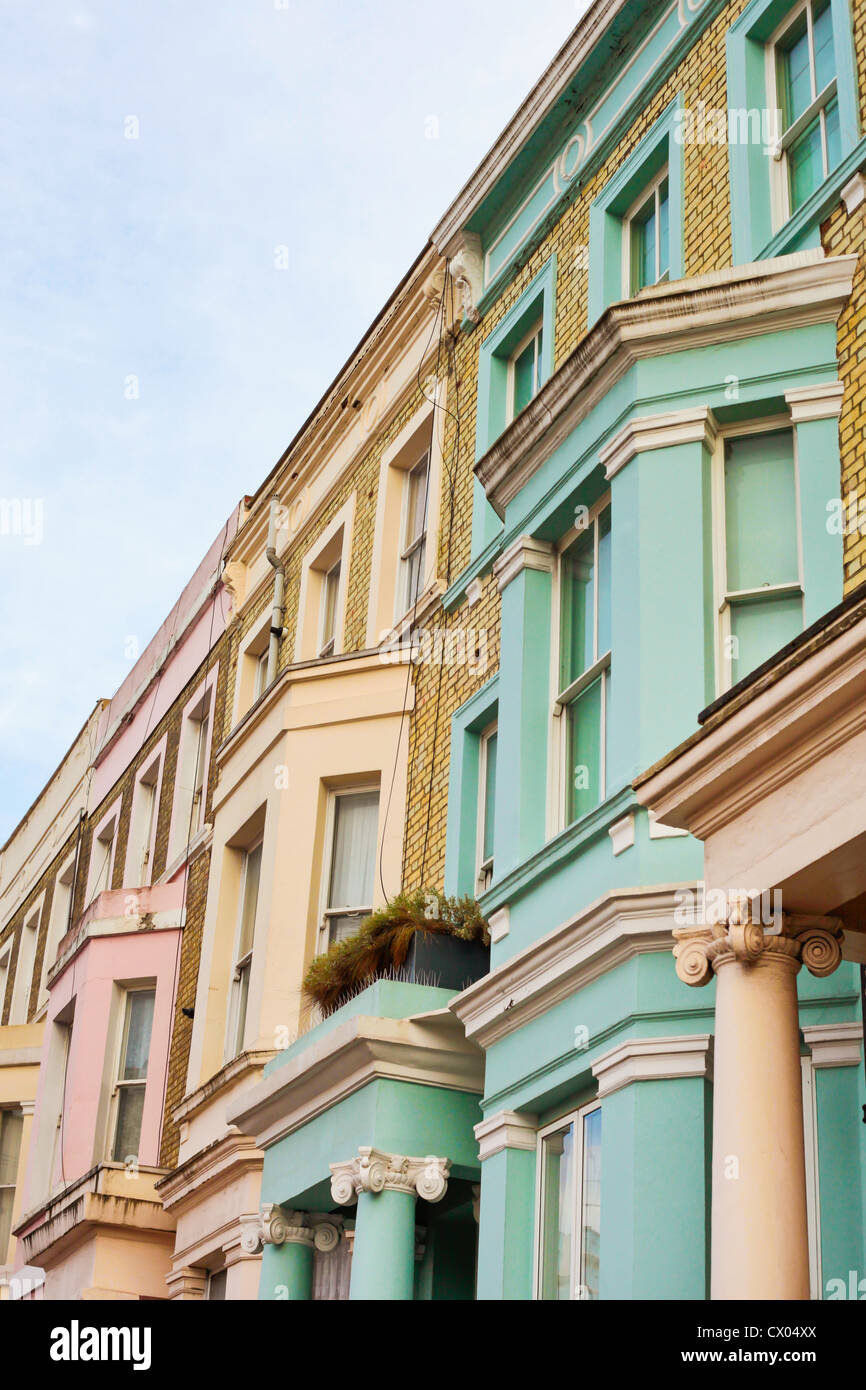 Bunte Londoner Stadthäusern im Bereich Notting Hill Stockfoto