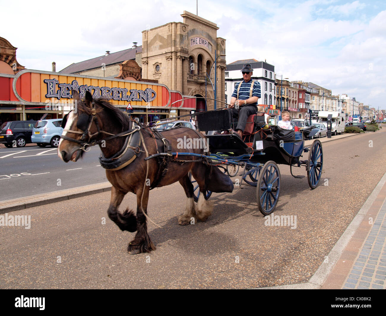 Pferd und Kutsche fahren, Great Yarmouth, Norfolk, Großbritannien Stockfoto