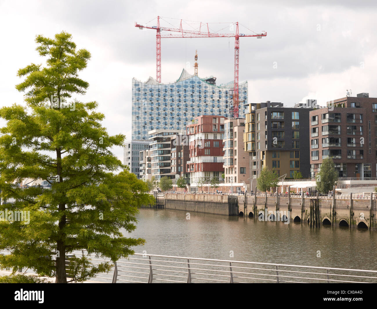 Blick von der Marco Polo Terrassen auf die Elbphilharmonie, Hamburg Stockfoto