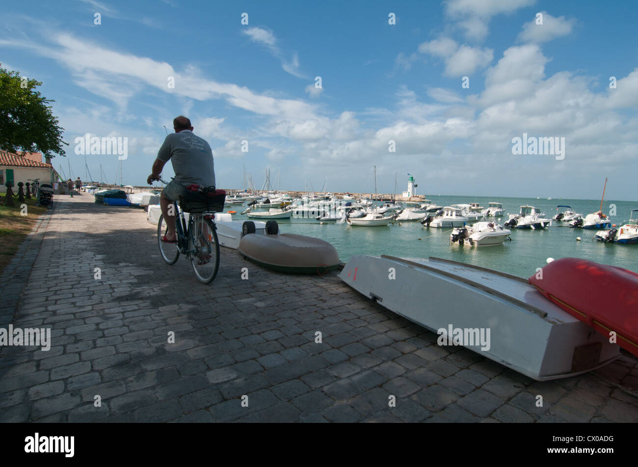 Die schöne Küstenstadt Stadt La Flotte, Île de Ré, Charente-Maritime, Poitou-Charentes, Frankreich. Stockfoto