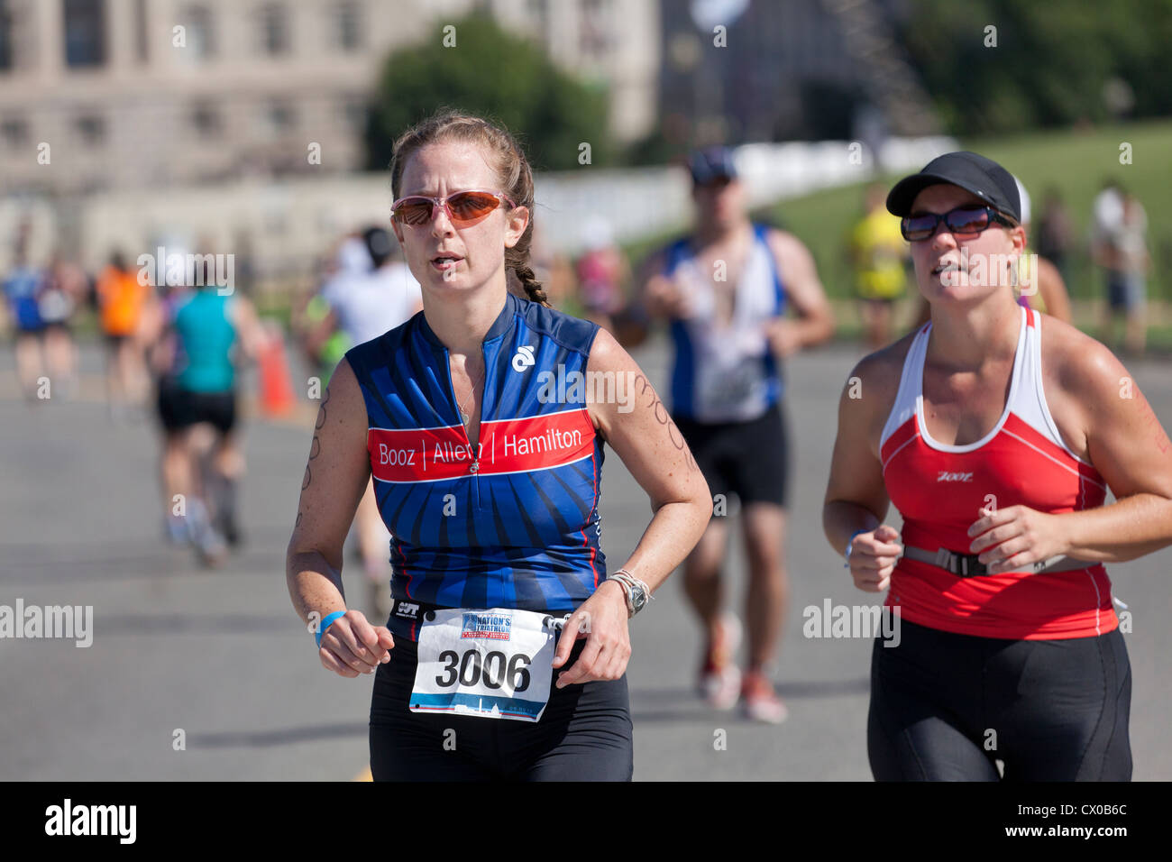 Weibliche Fahrer in einen Marathon laufen Stockfoto
