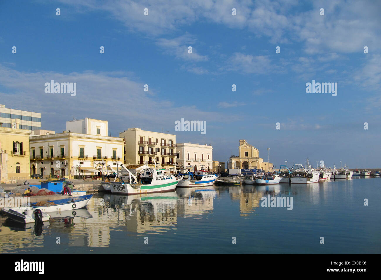 Italien, Apulien, Gallipoli, Hafen und Santa Maria del Canneto Stockfoto