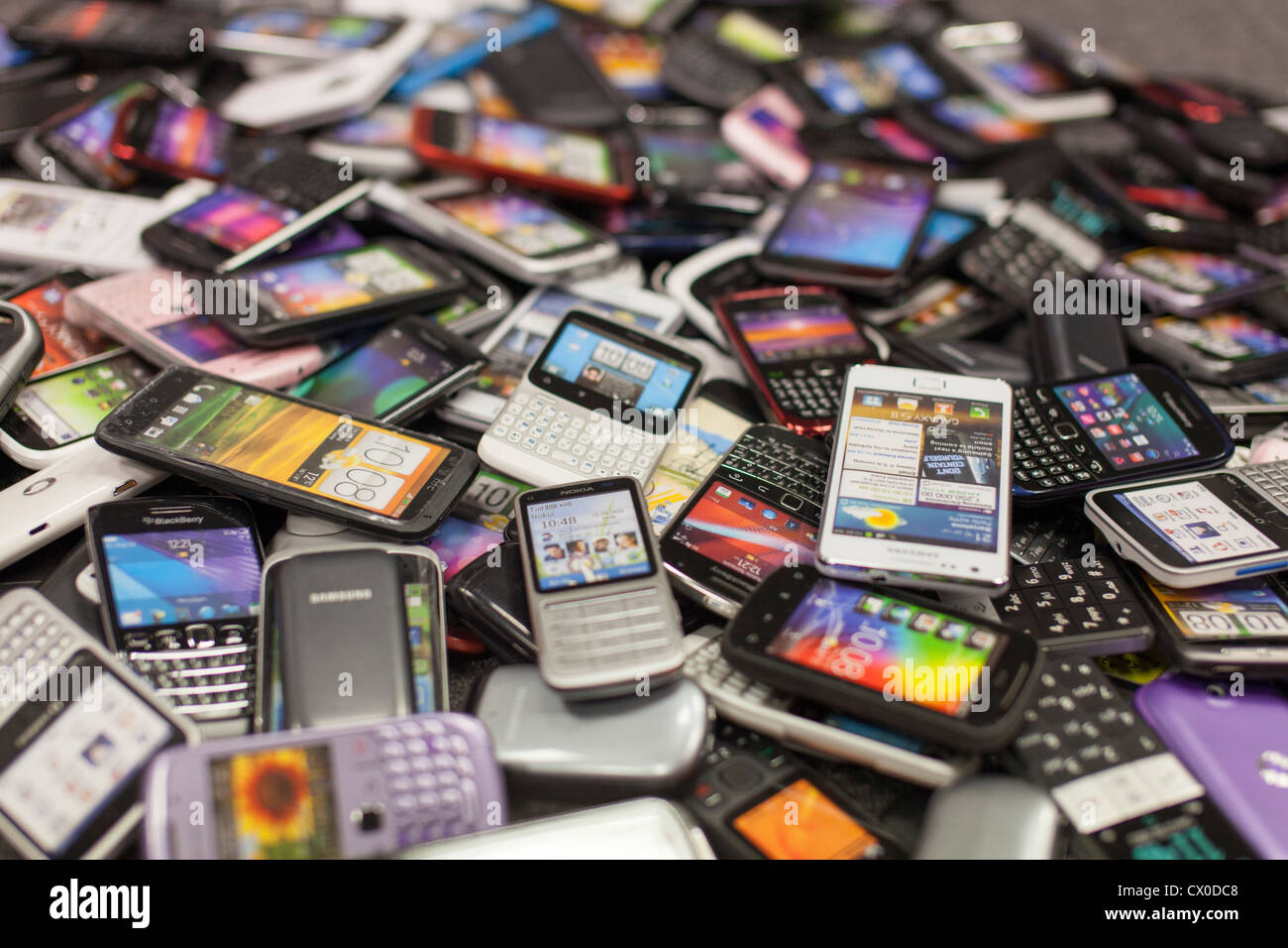 Haufen von smart phones Stockfoto