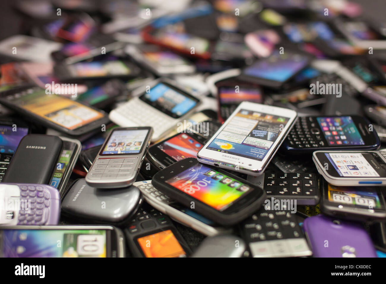 Haufen von smart phones Stockfoto