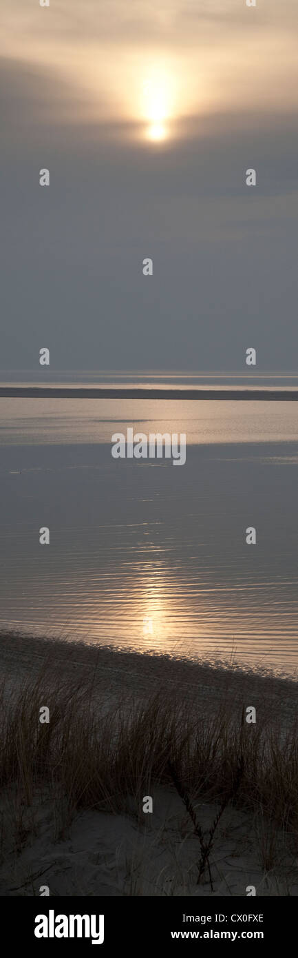 Sonnenuntergang am National Park Wattenmeer, Insel Spiekeroog, Ostfriesland, Niedersachsen, Deutschland, Europa Stockfoto