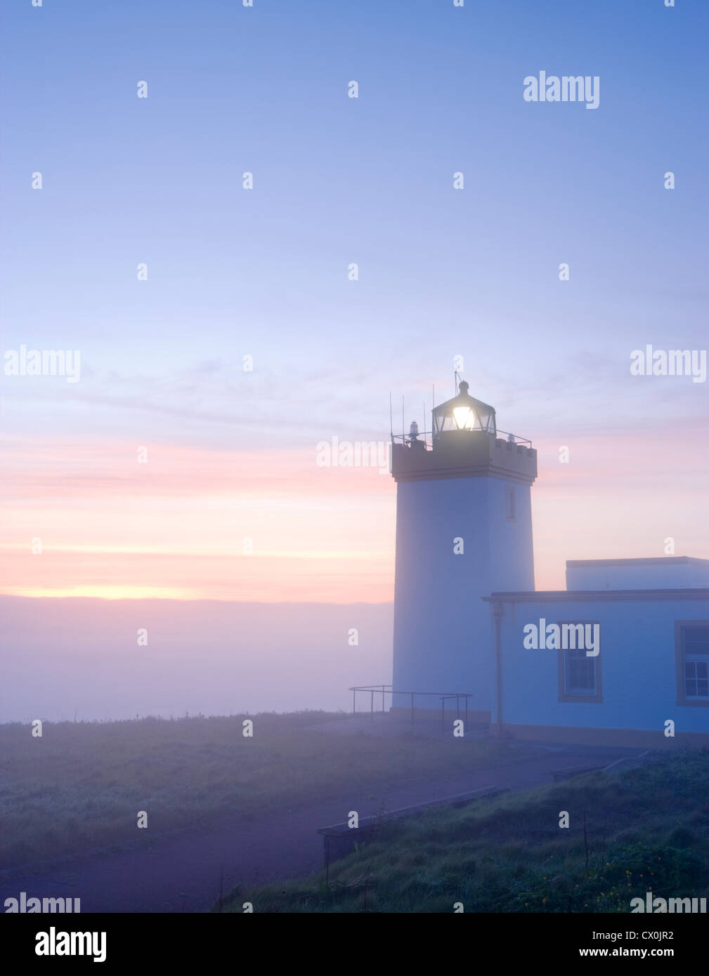 Duncansby Head Leuchtturm im Morgengrauen, in der Nähe von John o' Groats, Highland, Schottland, UK. Stockfoto