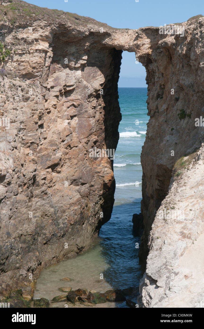 Blick auf die Felsformationen am Strand von Dünenwanderungen. Perranporth. Cornwall, England, Vereinigtes Königreich. Juli. Stockfoto