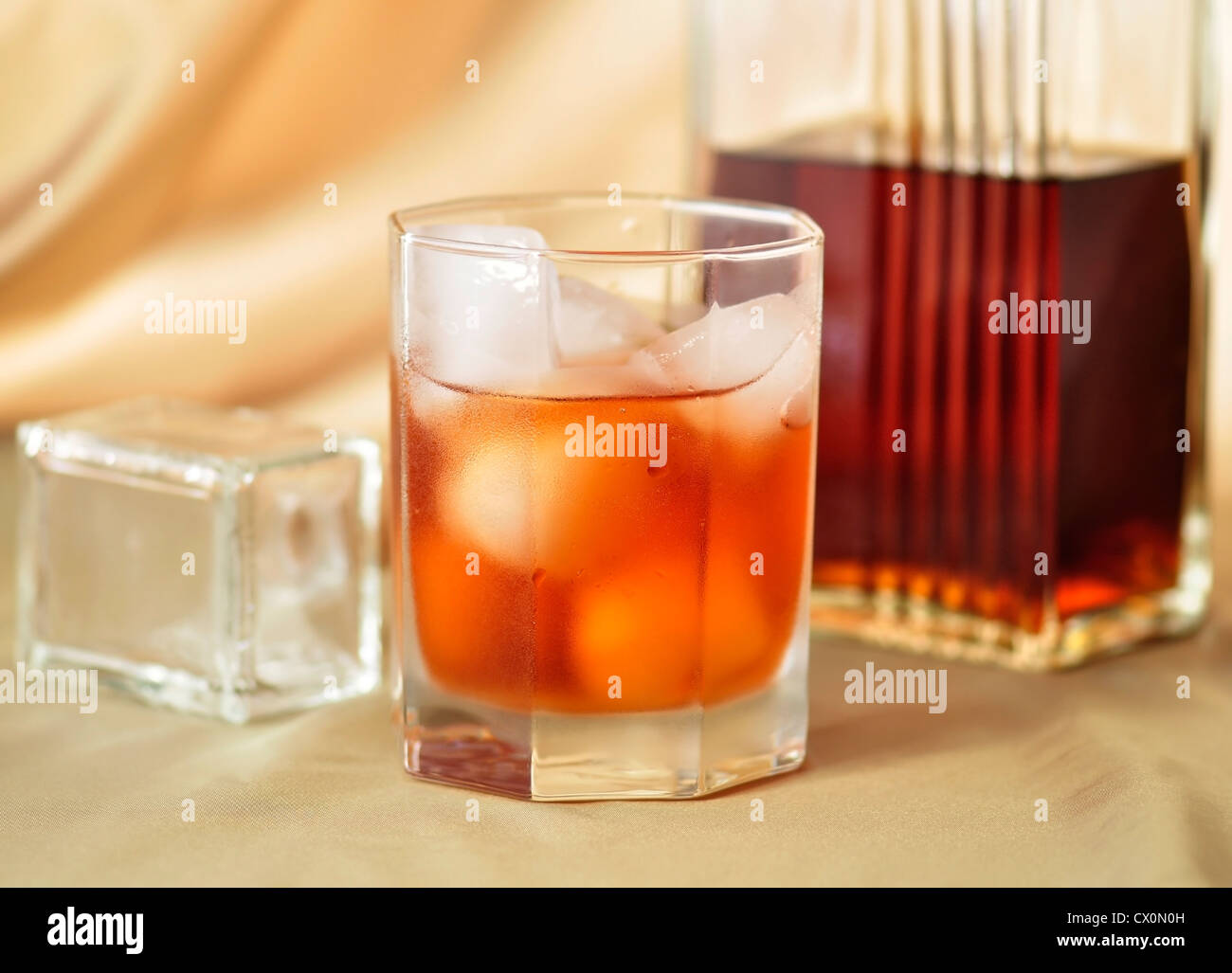 Alkohol trinken, Nahaufnahme Stockfoto
