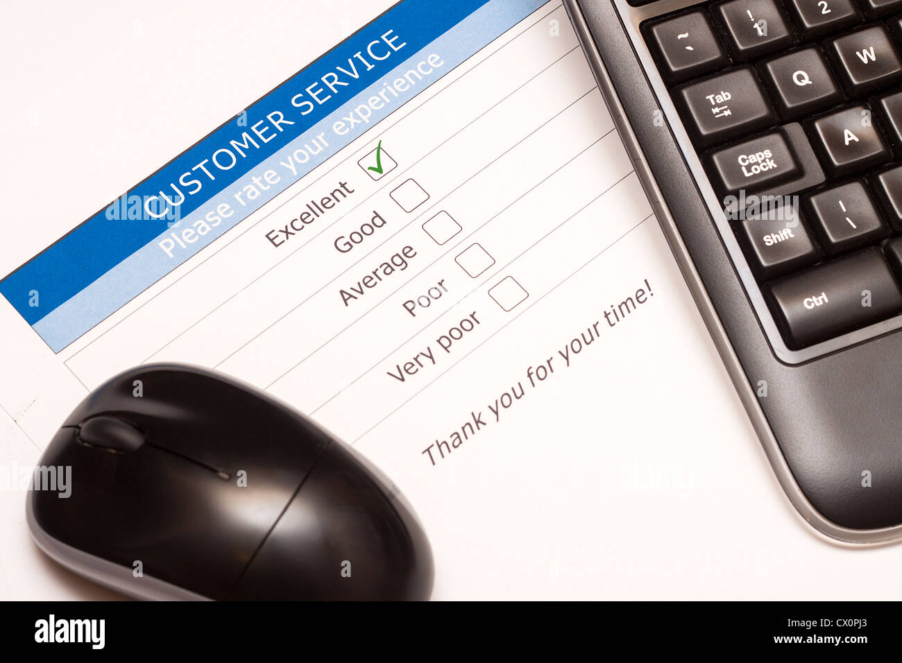 Ausgezeichnete Checkbox auf Serviceumfrage zur Kundenzufriedenheit mit Tastatur und Maus Stockfoto