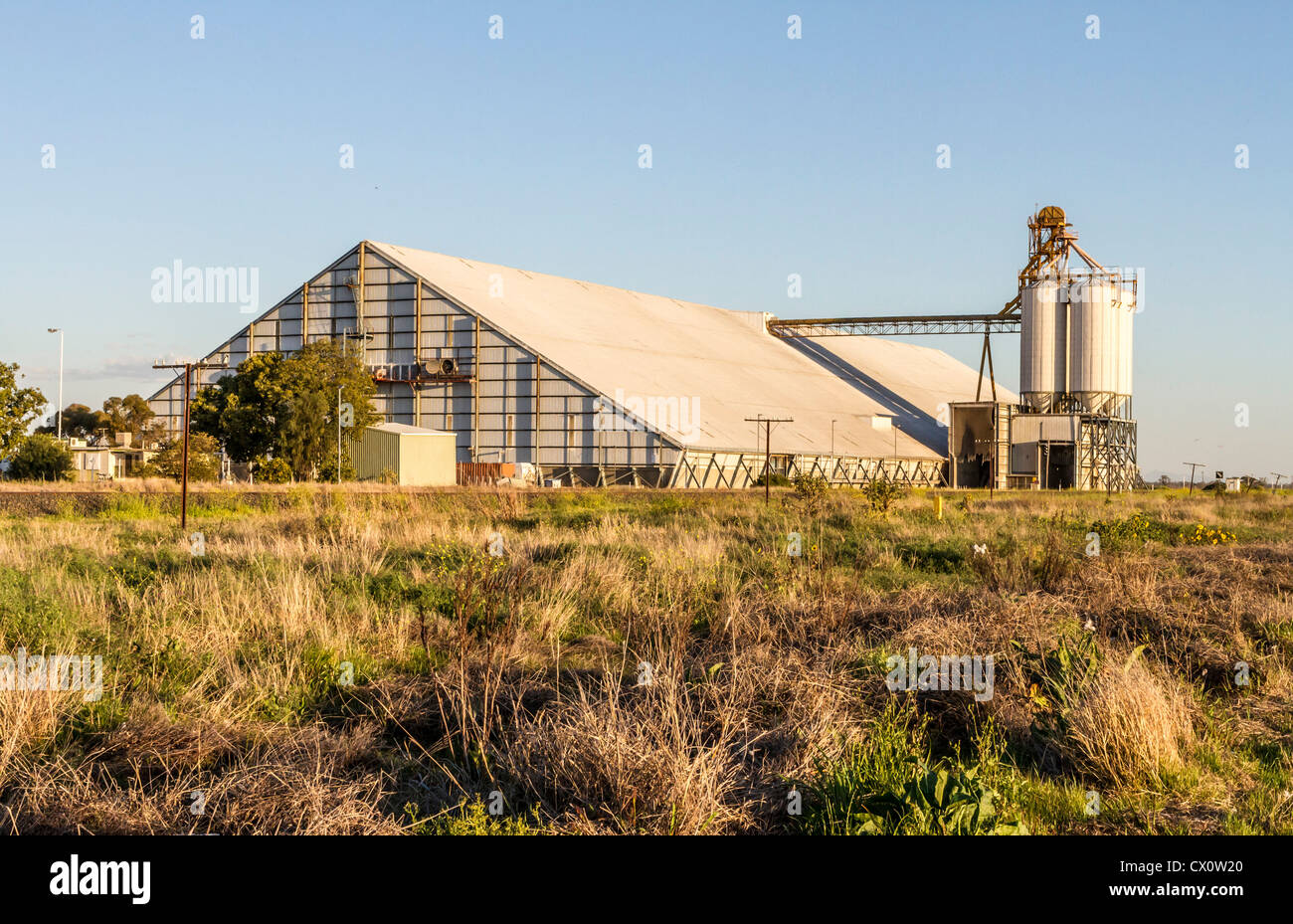Getreidelagerhaus im Outback, NSW, Australien. Stockfoto
