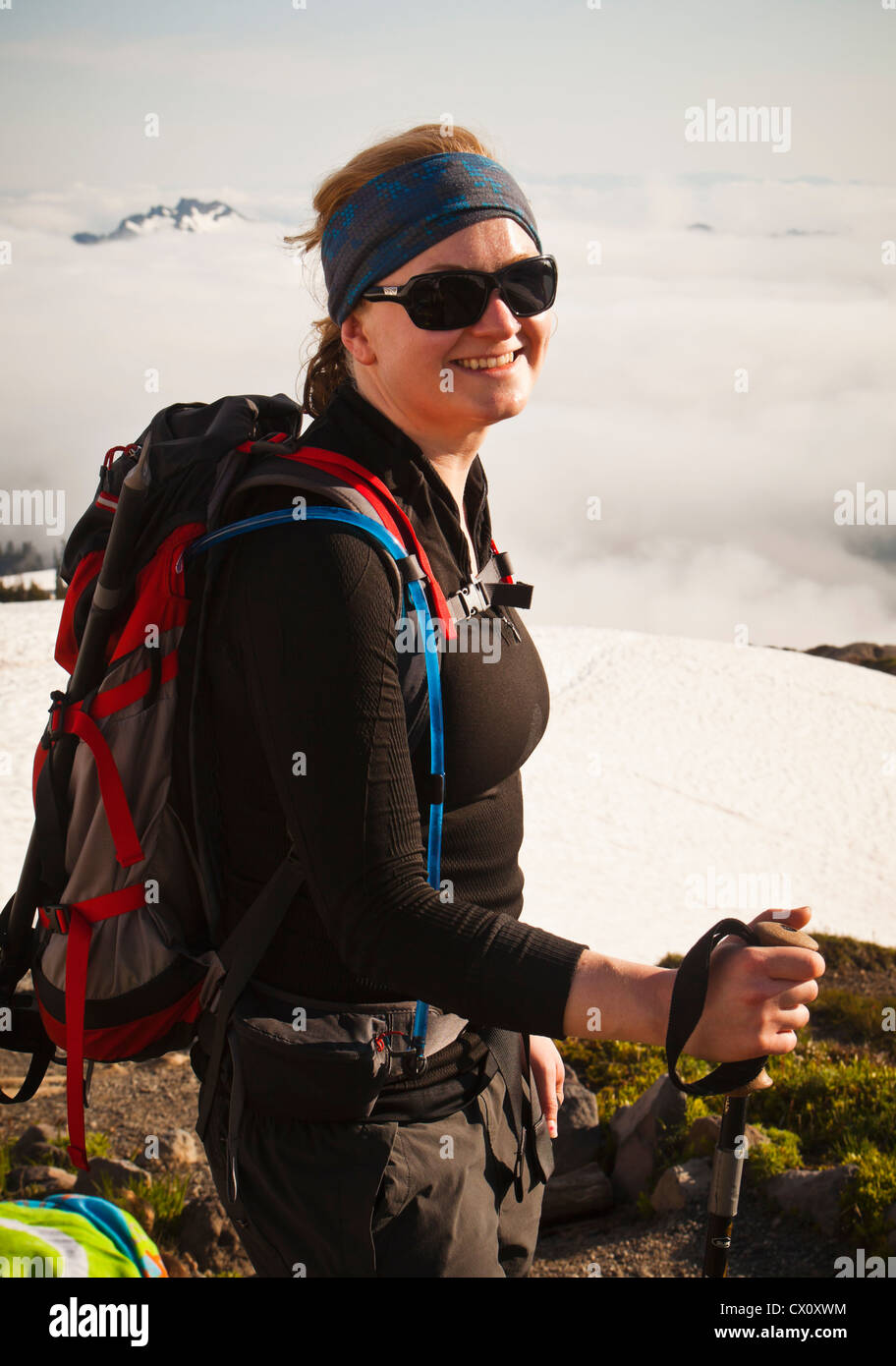 Porträt einer jungen Frau Kletterer auf dem Mount Rainier. Stockfoto