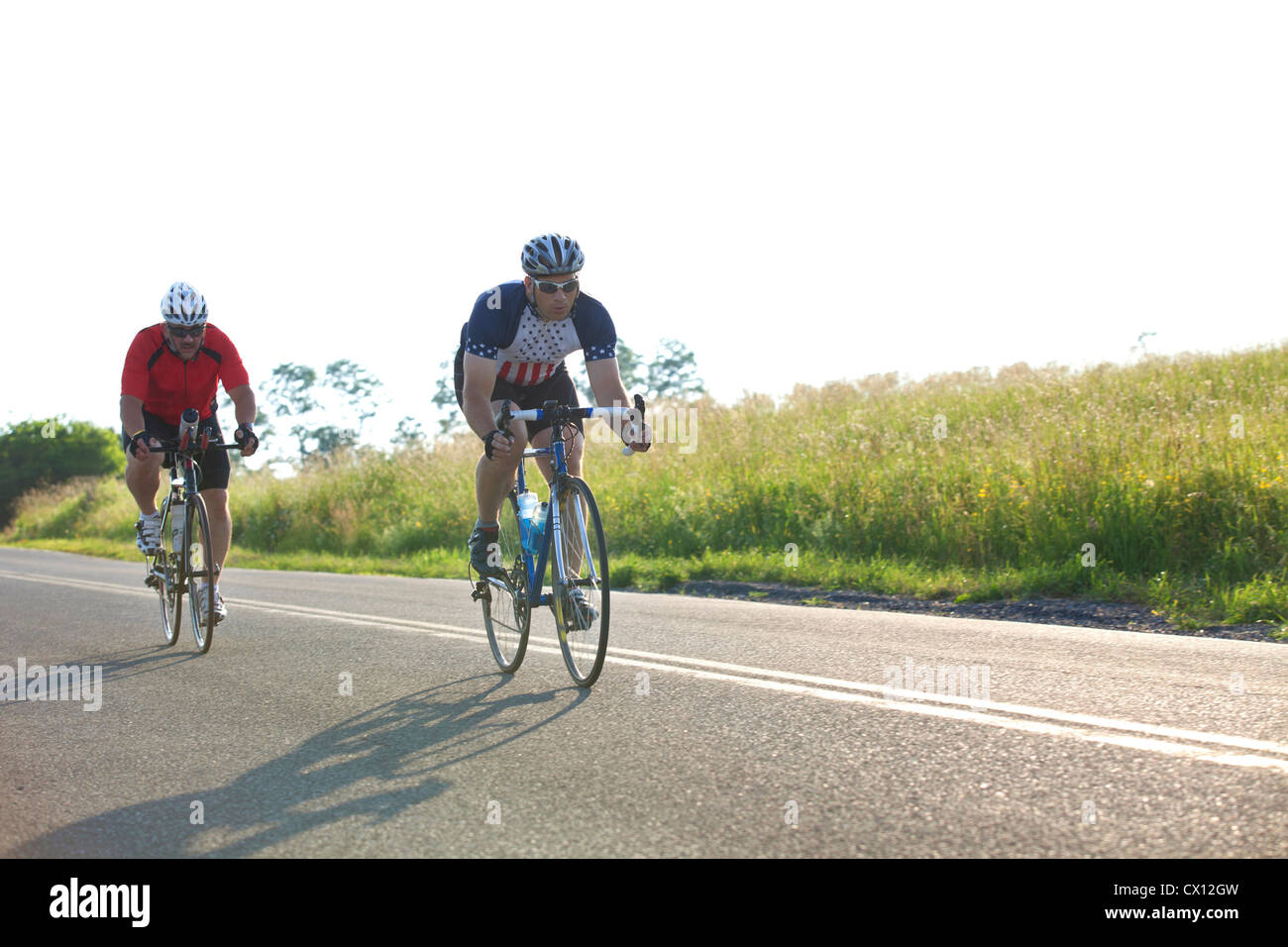 Zwei rennradfahrer Fotos und Bildmaterial in hoher Auflösung Alamy