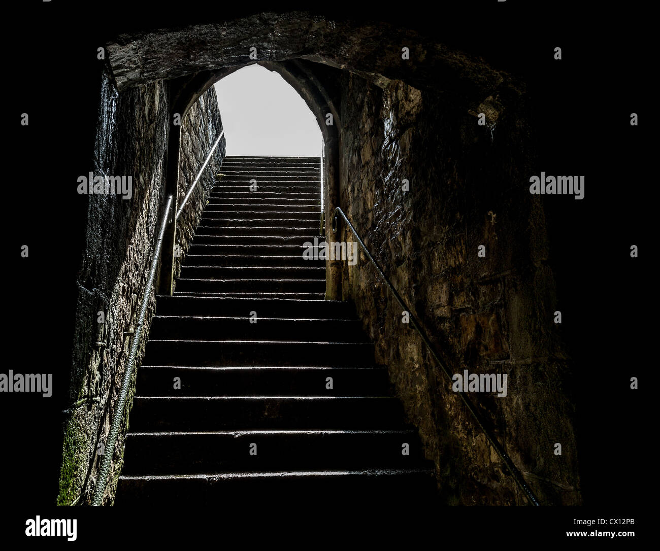 Stufen hinauf in einem Schloss Stockfoto