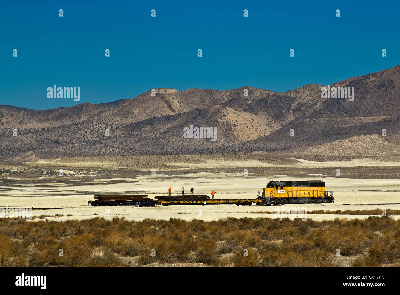 Trona Bahnhof in der Nähe von Trona Pinnacles National Natural Landmark, Kalifornien, USA Stockfoto