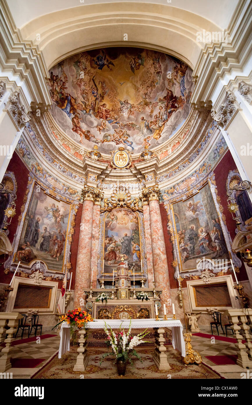 Die Jesuiten Kirche von St. Ignatius Loyola Hochaltar mit Fresken von den sizilianischen Gaetano Garcia in Dubrovnik, Kroatien. Stockfoto