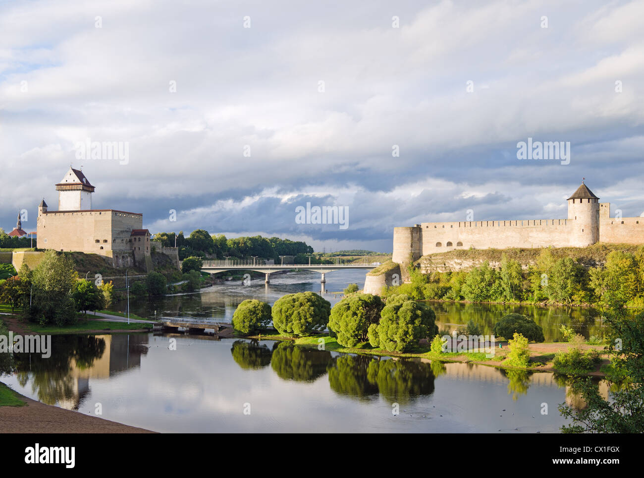 Zwei Türme an der Grenze zwischen Estland und Russland Stockfoto