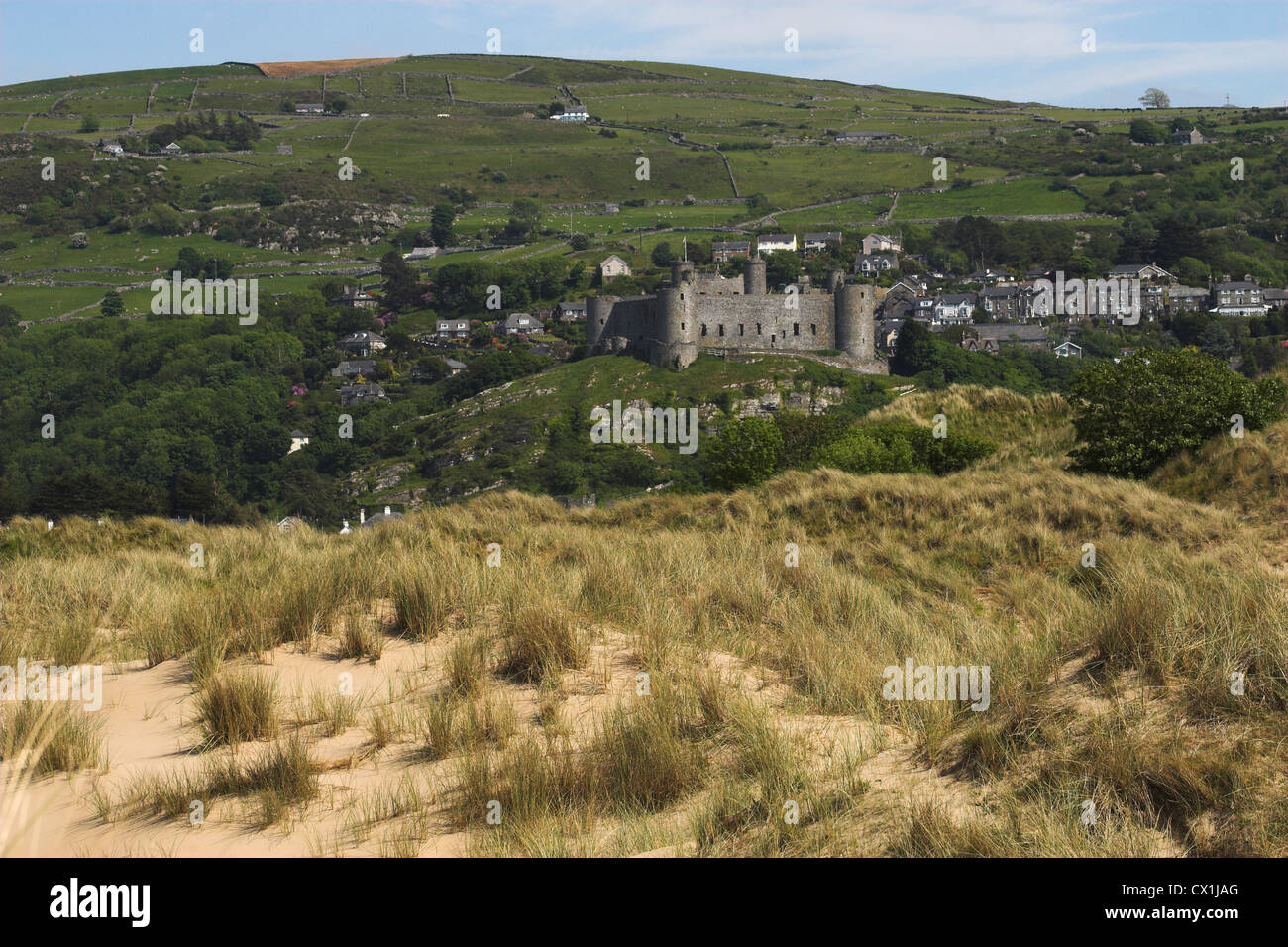 Harlech Castle angesehen von den Dünen Stockfoto