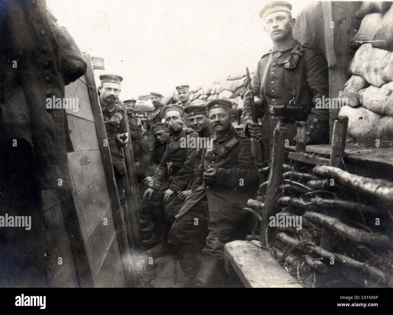Deutsche Soldaten in einem Schützengraben-System während des großen Krieges Stockfoto