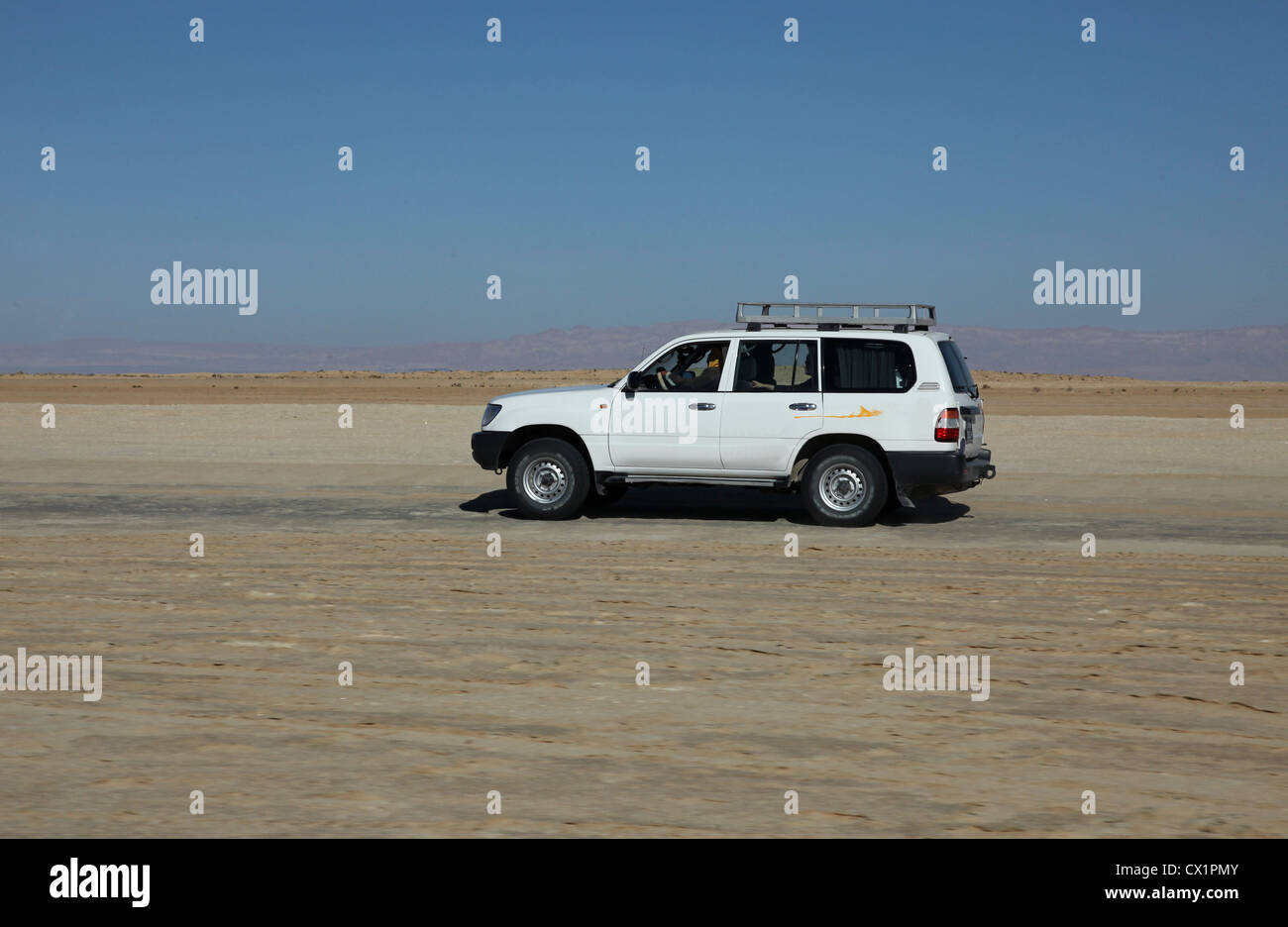 Mietwagen in Wüste Stockfoto