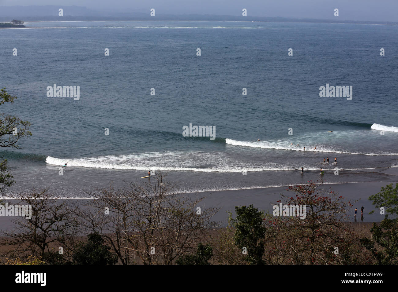 Richten Sie Pause Welle surfen auf Batu Karas in West-Java, Indonesien. Stockfoto