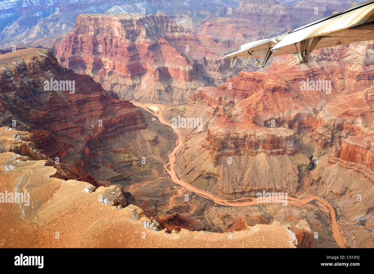 Luftaufnahme von The Colorado River Grand Canyon Arizona USA einschließlich Flügelspitze und Klappen Stockfoto