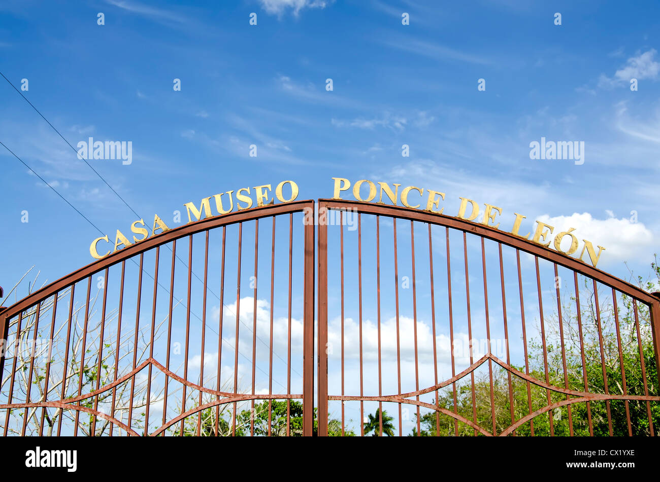 Eingangstor in das Casa-Haus-Museum von Ponce de Leon in San Rafael de Yuma in der Nähe von Higuey, Dominikanische Republik Stockfoto