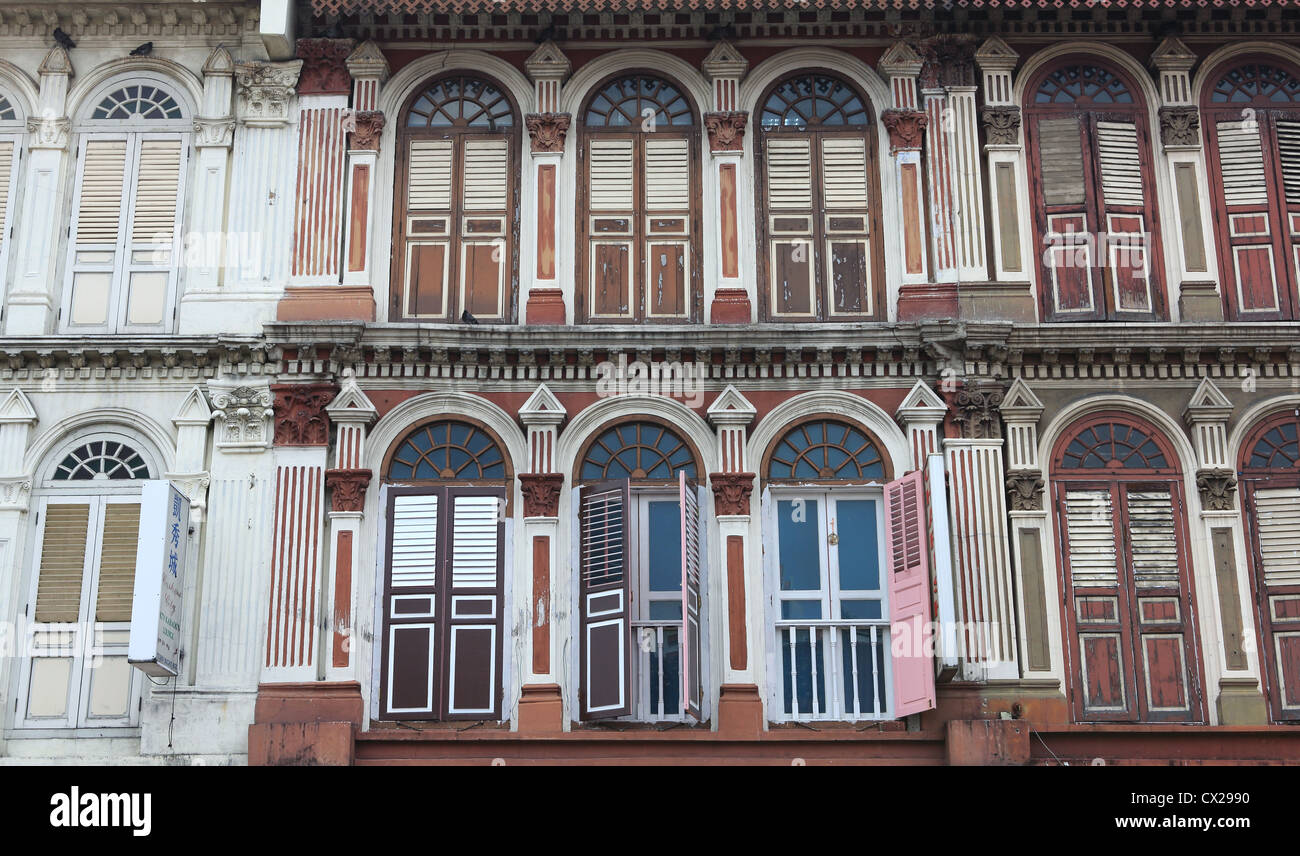 Alten Charakter Erbe Fassaden von Kolonialbauten in Little India, Singapur Stockfoto