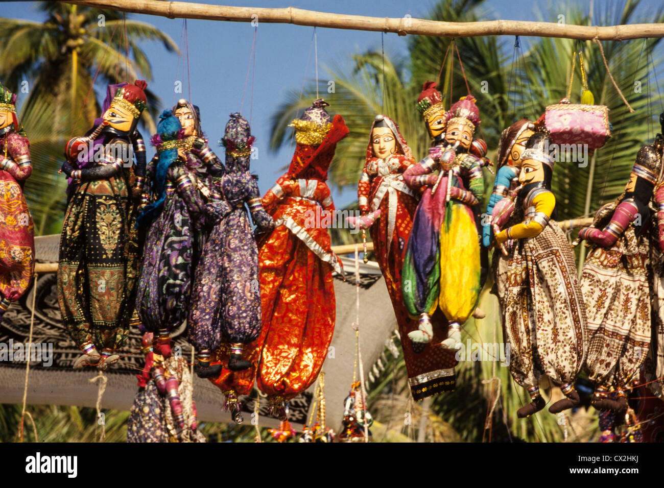 Bunten Puppen in Hippie-Flohmarkt, Anjuna Beach, North Goa, Indien Stockfoto