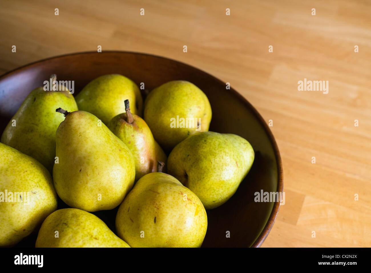 Birnen in einer Holzschale, Texas, USA Stockfoto