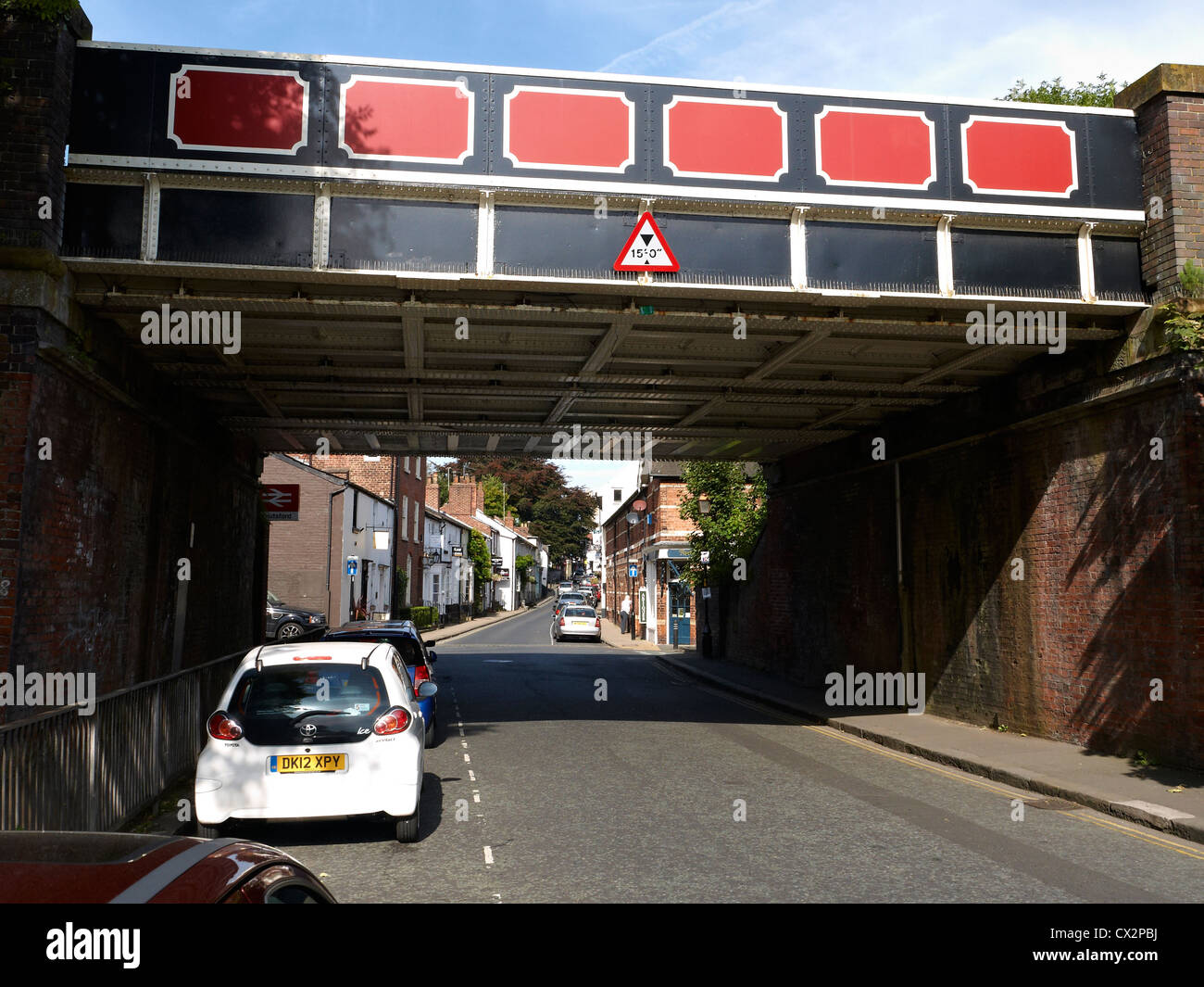 Blick in die King Street vom Bahnhof in Knutsford Cheshire UK Stockfoto