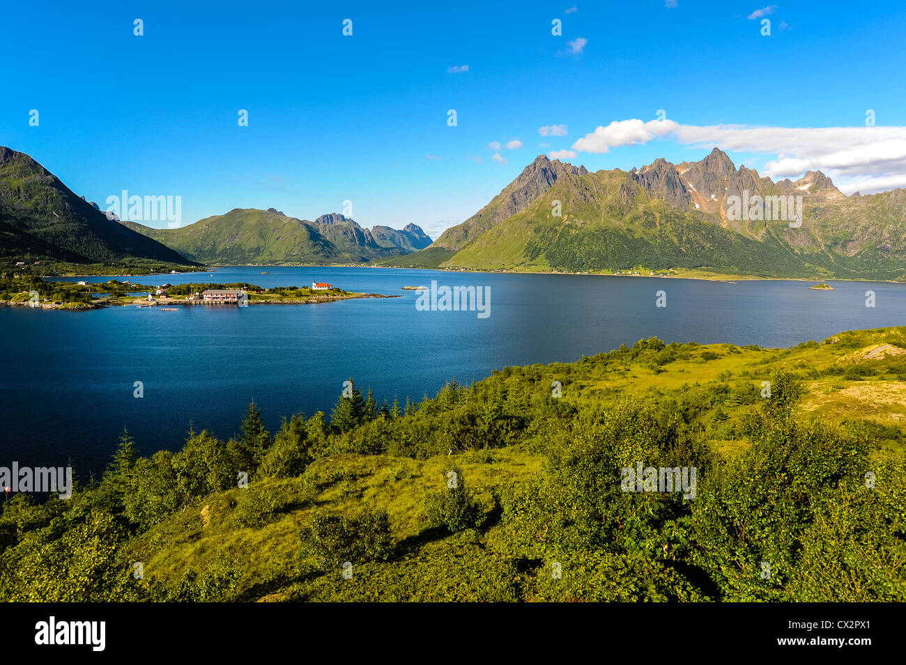 Norwegen, Lofoten. Sildpollnes Kapell (Kapelle) befindet sich am Austnesfjorden nördlich von Svolvær. Stockfoto