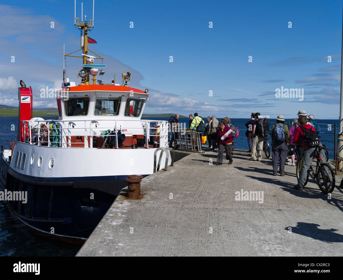 dh Moaness Pier HOY ORKNEY Touristen Passagiere orkney Fähren Fähre mv graemsay schottland Passagier uk Menschen an Bord schottischer Inseln Insel Stockfoto