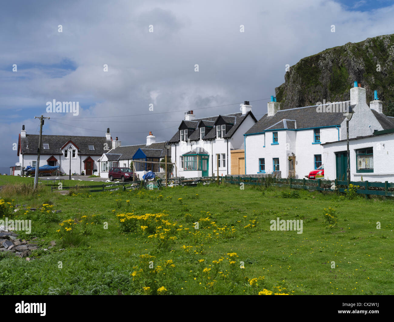 dh Ellenabeich Dorfhäuser SEIL ISLAND ARGYLL Scottish White Washed clad Cottages an der Küste des britischen Hochlandes an der Küste schottlands Stockfoto