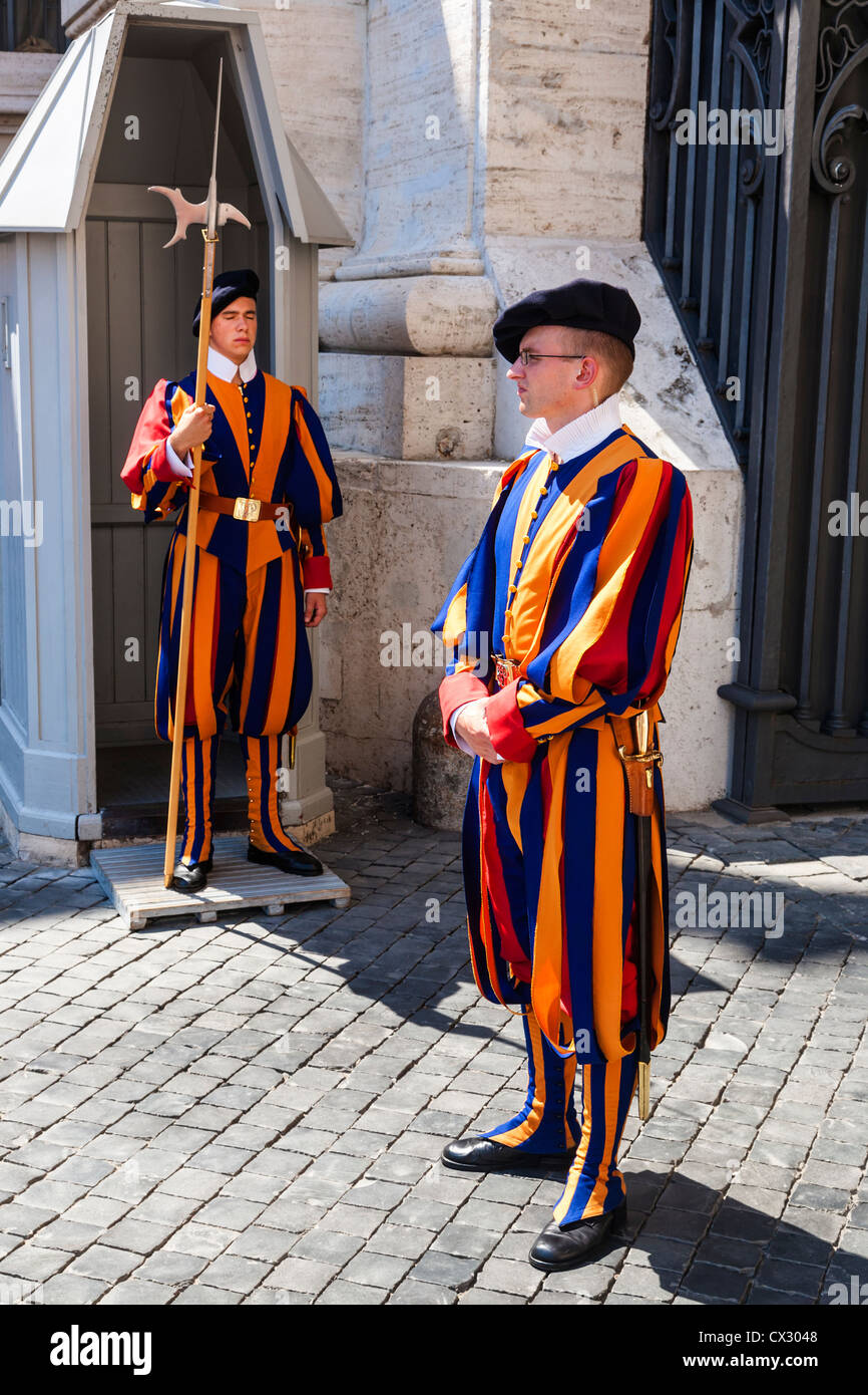 Schweizergarde Im Dienst An Einem Wachhuschen Auerhalb St. Peter