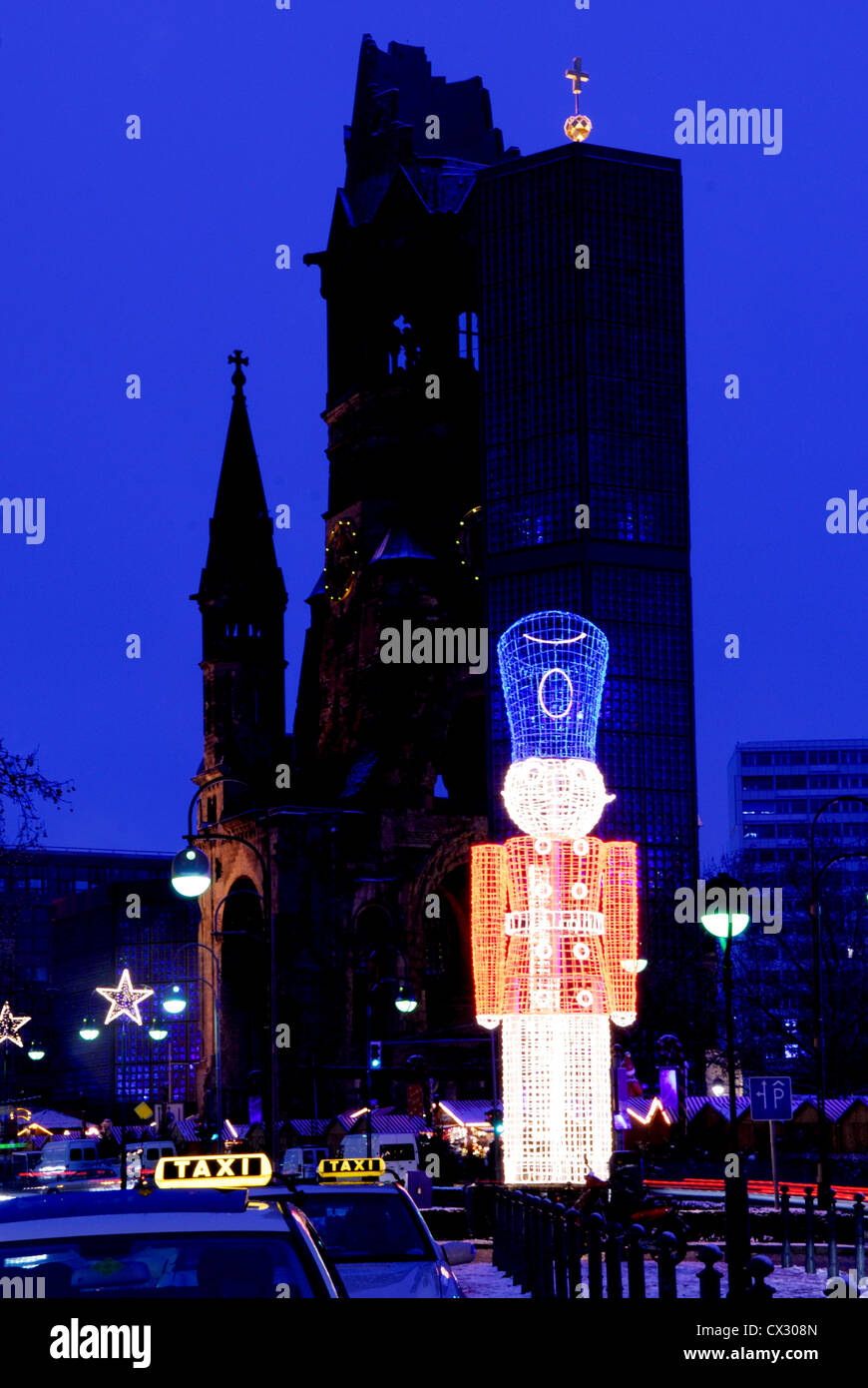 Kaiser-Wilhelm-Gedächtnis-Kirche in Berlin, Nacht, Farben, Architektur, Geschichte, Europa, Kaiser-Wilhelm-Gedächtnis-Kirche Stockfoto