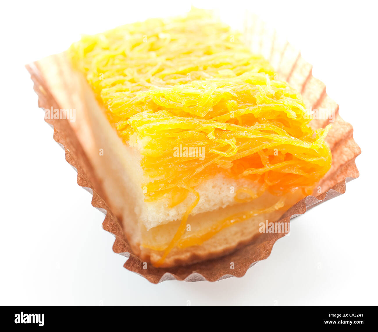 Goldene Ei Eigelb Thread Butterkuchen Thai Dessert isoliert auf weißem Hintergrund Stockfoto