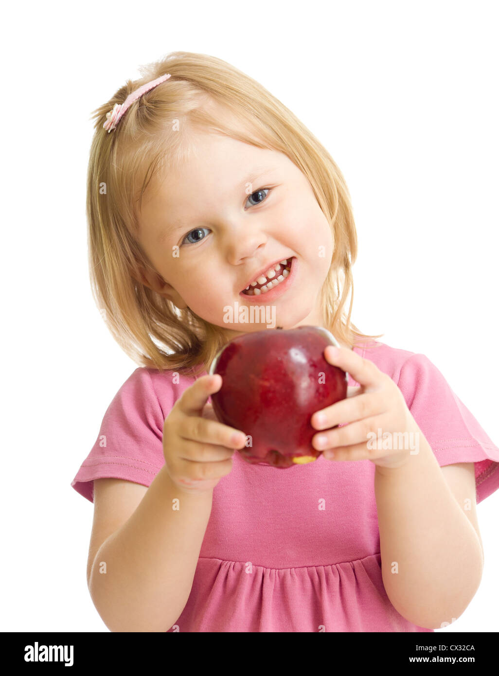 Kleines Mädchen Portrait Essen roten Apfel, isoliert Stockfoto