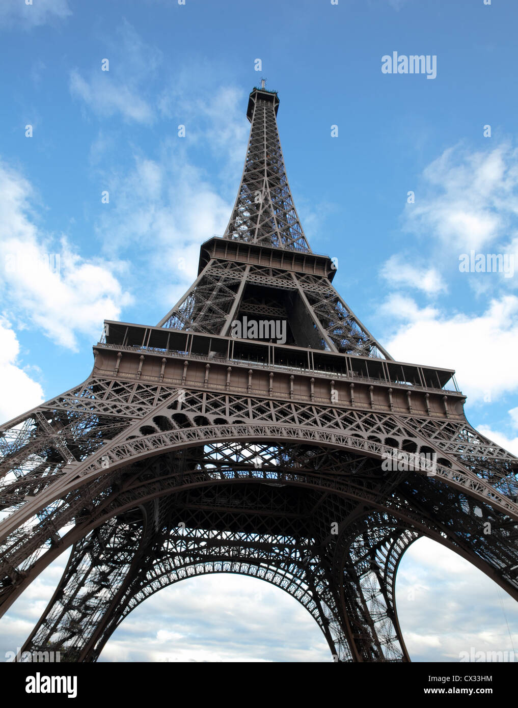 Eiffelturm in Paris Weitwinkeleinstellung Stockfoto