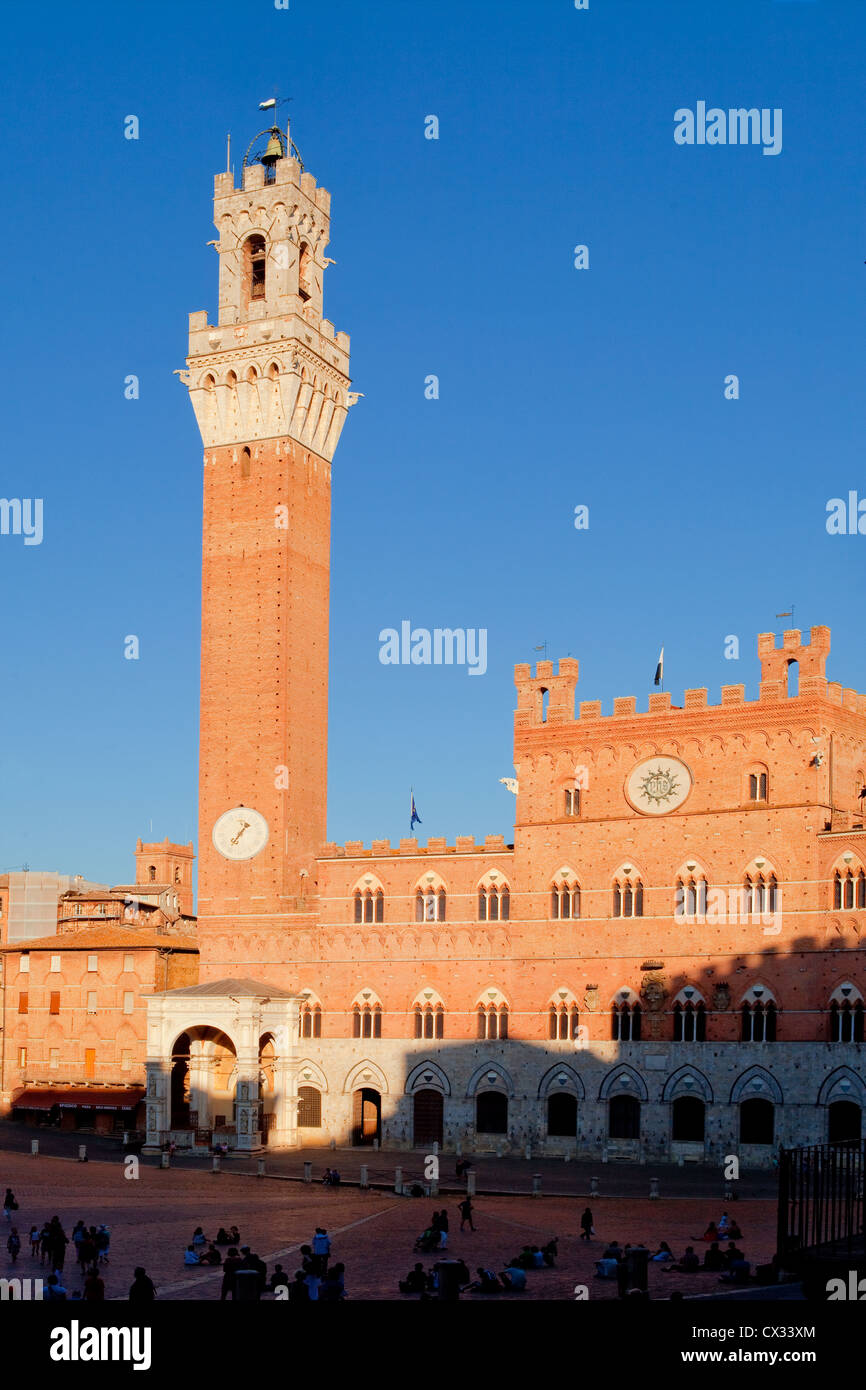 Italien, Toskana, Siena - Palazzo Pubblico, Piazza del Campo, Torre del Mangia Stockfoto
