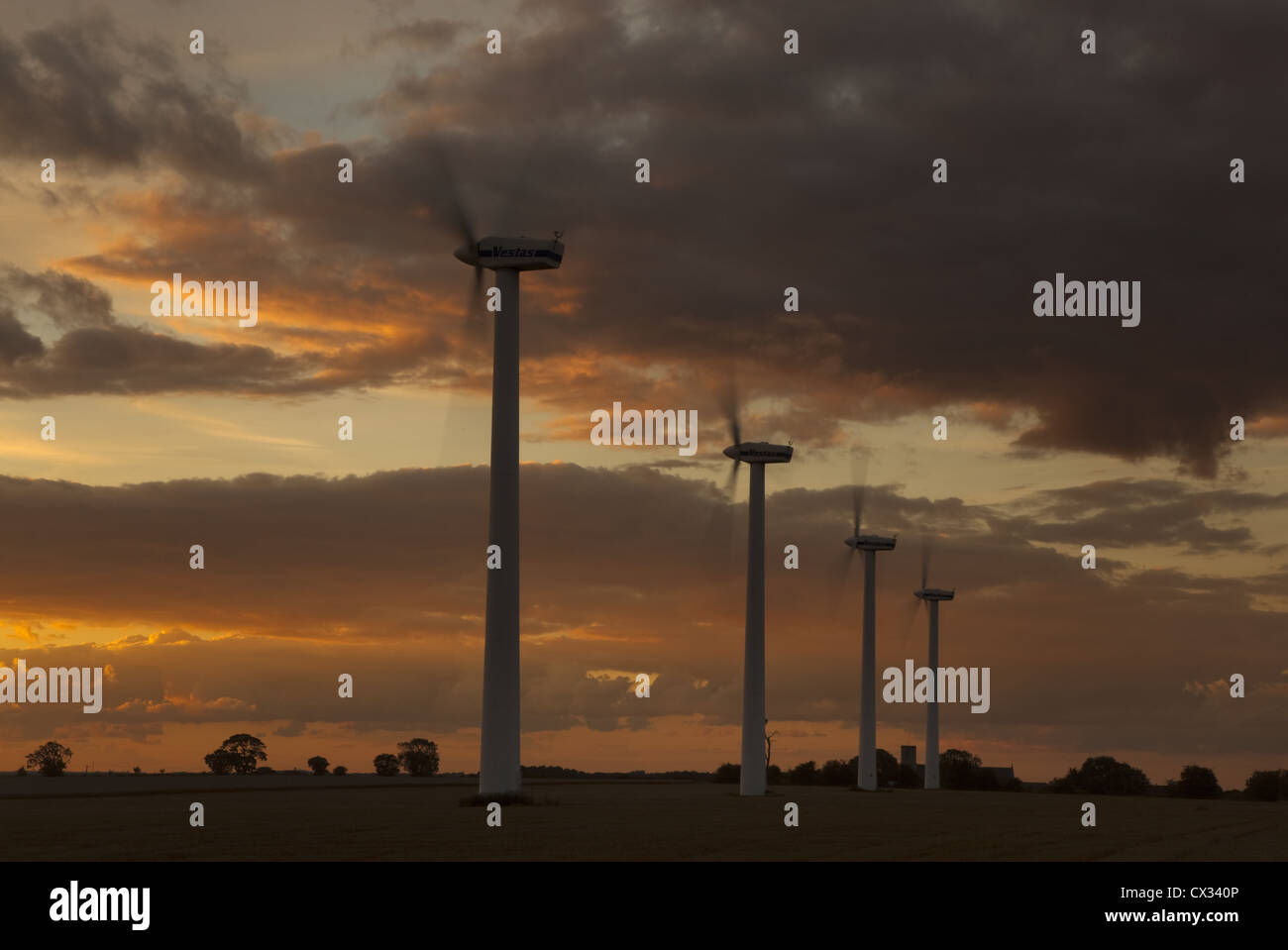 West Somerton Windfarm Norfolk bei Sonnenuntergang Stockfoto