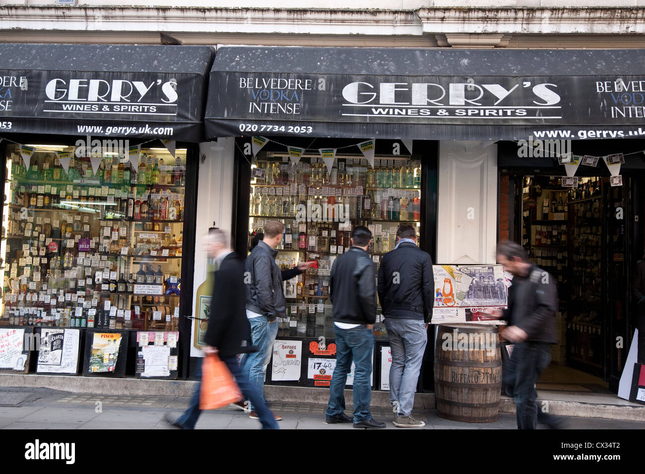 Gerrys Wein und Spirituosen aus Lizenz Shop, Soho, London, England, Vereinigtes Königreich Stockfoto