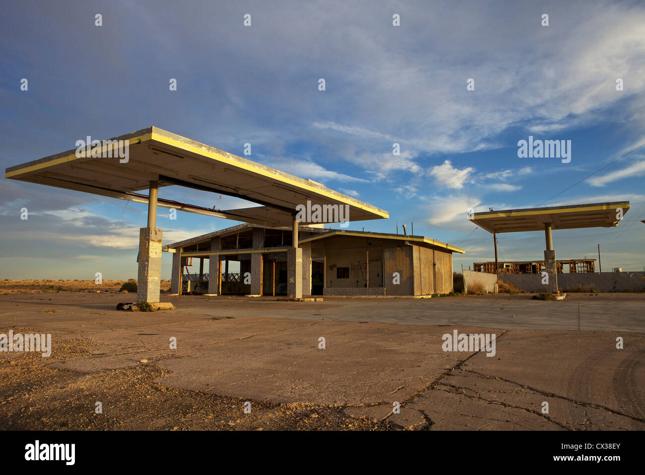 Verlassene Tankstelle in der Nähe von der Geisterstadt zwei Geschütze, Arizona auf der Route 66 Stockfoto