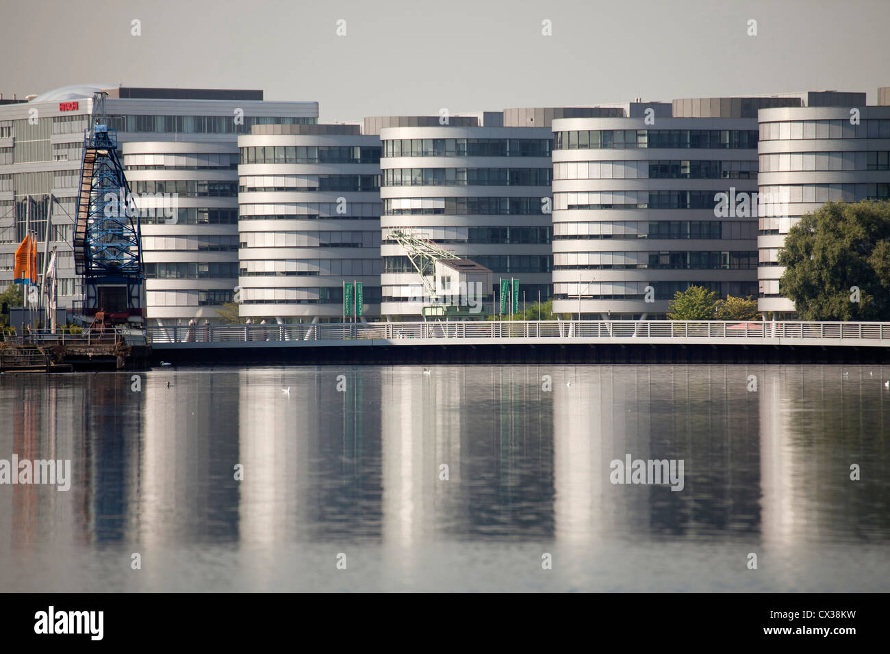 Fünf Boote"Bürokomplex, entworfen von dem britischen Architekten Nicholas Grimshaw. Duisburger Innenhafen, Duisburg, Deutschland Stockfoto